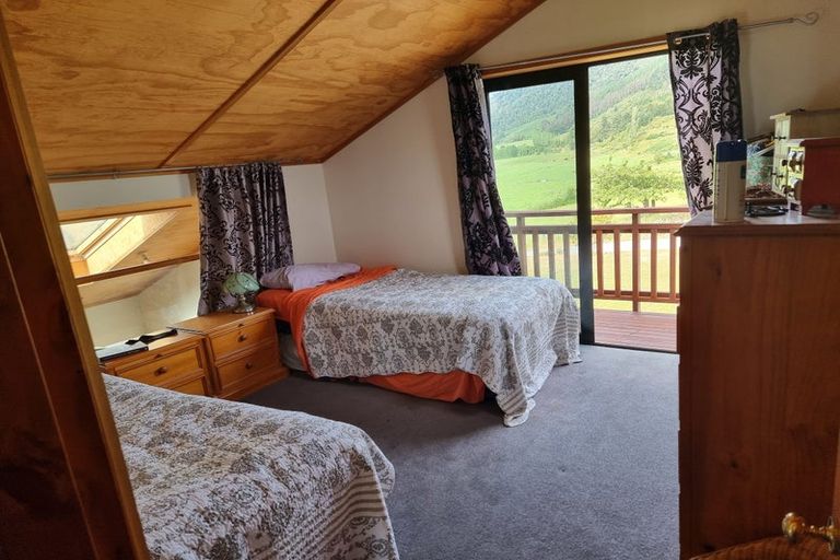 Photo of property in 72 Hotham Street, Murchison, 7007