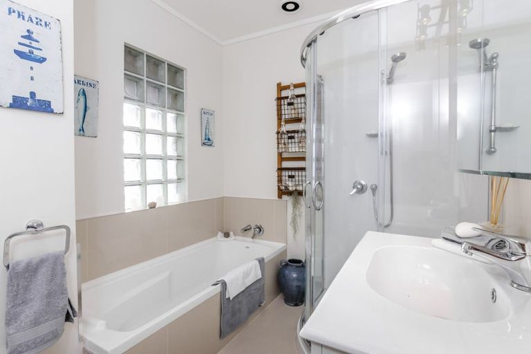 Photo of property in 38 Wyoming Avenue, Murrays Bay, Auckland, 0630