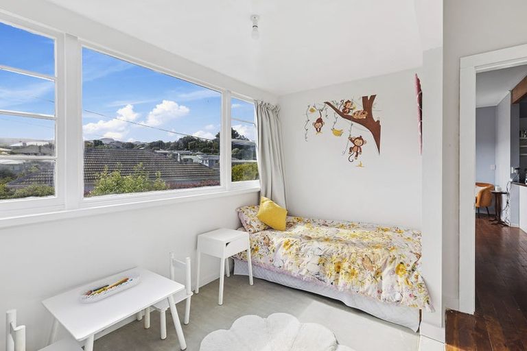 Photo of property in 20a Larsen Crescent, Tawa, Wellington, 5028