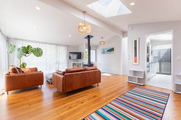 Photo of property in 15 Tiromoana Road, Raumati South, Paraparaumu, 5032