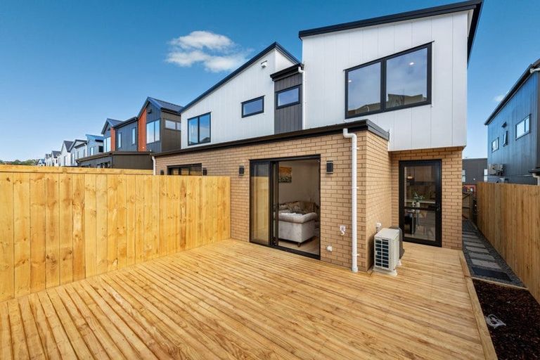 Photo of property in 22a Hearth Street, Flat Bush, 2019