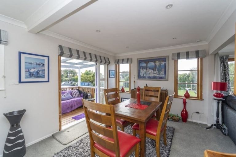 Photo of property in 30 Oxford Street, Martinborough, 5711