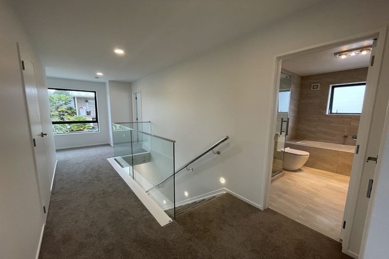 Photo of property in 27b Sunnyside Road, Sunnyvale, Auckland, 0612