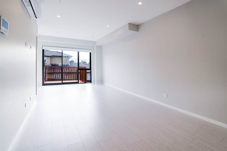 Photo of property in 9/17 Parker Avenue, New Lynn, Auckland, 0600
