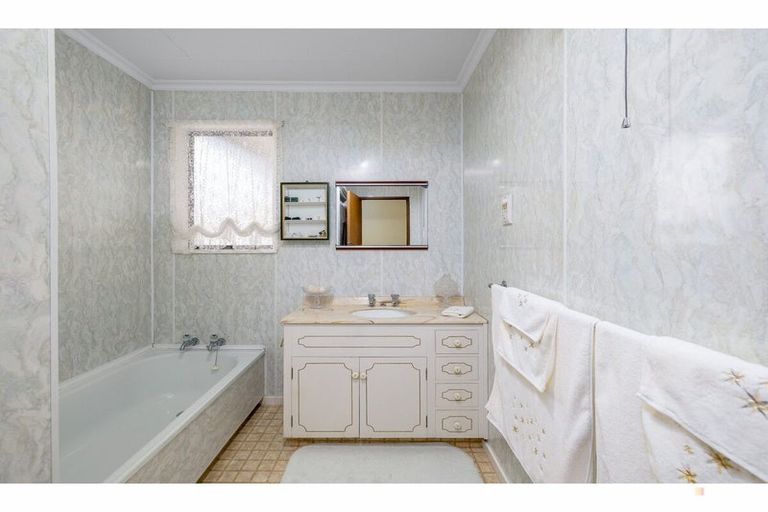 Photo of property in 6 Bond Street, Waimate, 7924