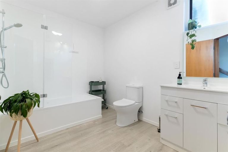 Photo of property in 1/4 Sainsbury Road, Fernhill, Queenstown, 9300