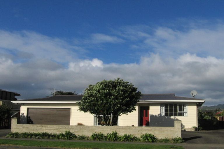 Photo of property in 184 Tutere Street, Waikanae Beach, Waikanae, 5036