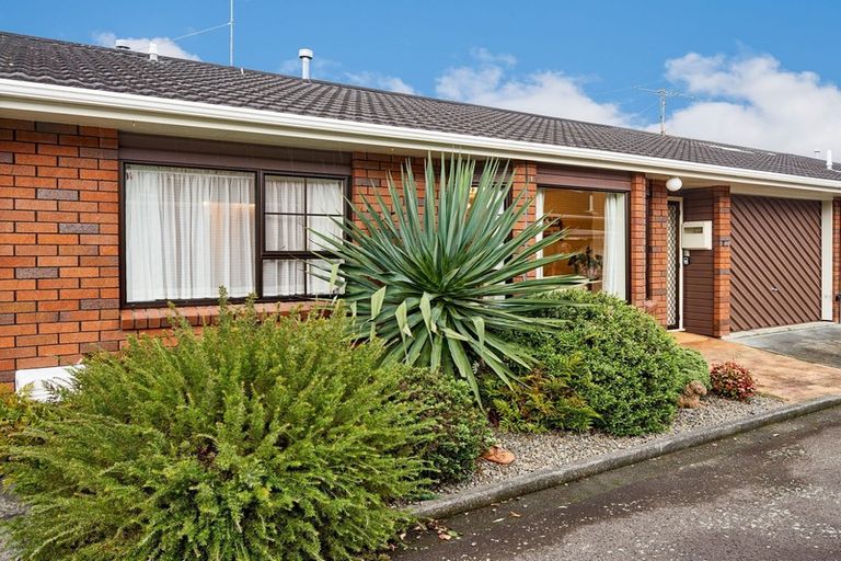 Photo of property in 102 Oxford Street, Tawa, Wellington, 5028