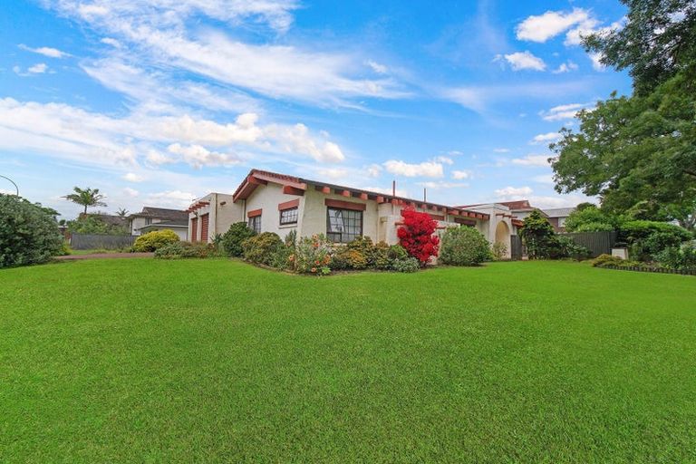 Photo of property in 2 Bramley Drive, Farm Cove, Auckland, 2012