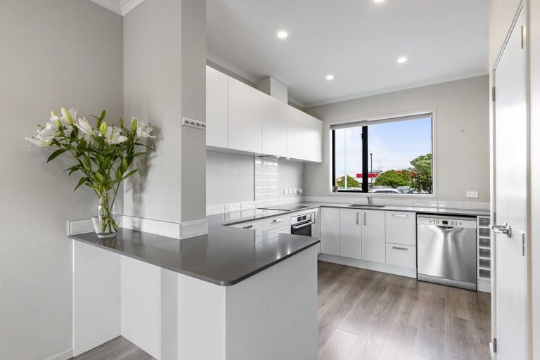 Photo of property in 3/4 Onekiritea Road, Hobsonville, Auckland, 0616