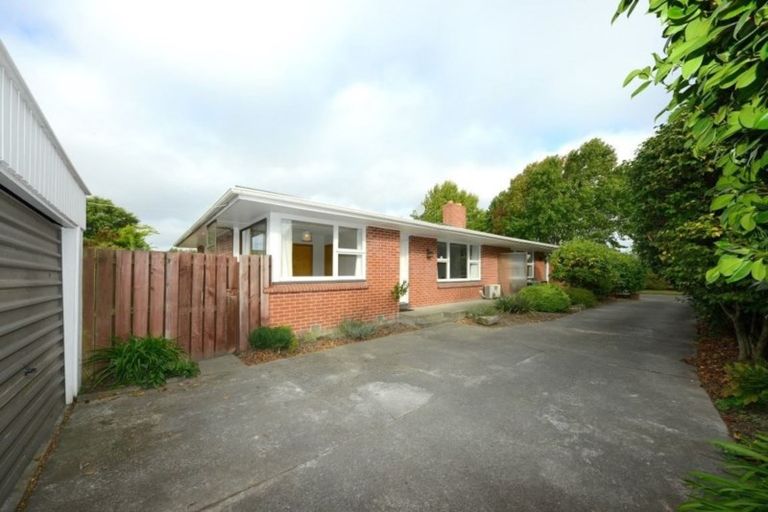 Photo of property in 2/6 Pulford Place, Ilam, Christchurch, 8041