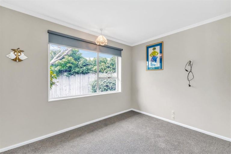 Photo of property in 2/242 Lake Terrace Road, Shirley, Christchurch, 8061
