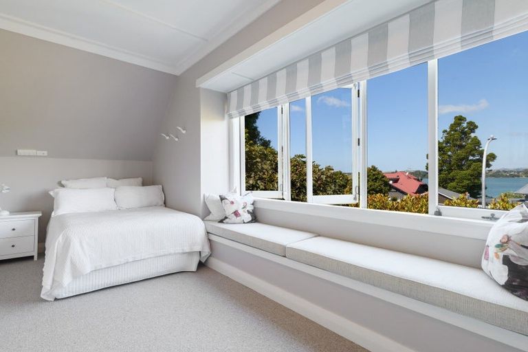 Photo of property in 247 Devonport Road, Tauranga, 3110