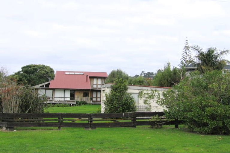 Photo of property in 7 Hahei Beach Road, Hahei, Whitianga, 3591
