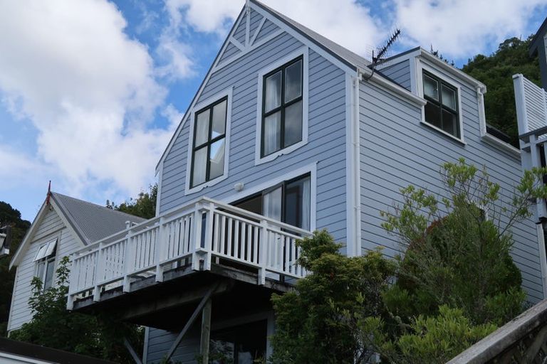 Photo of property in 13a Upper Lewisville Terrace, Thorndon, Wellington, 6011