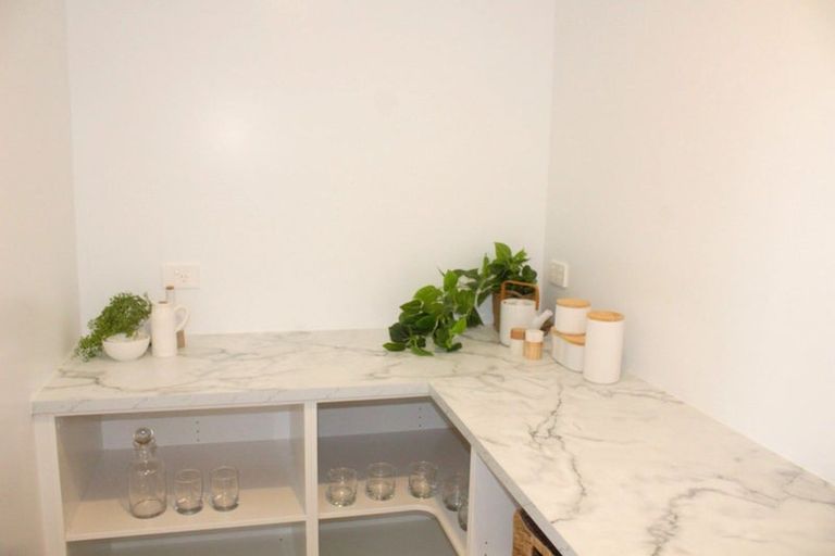 Photo of property in 15 Te Taniwha Road, One Tree Point, 0118