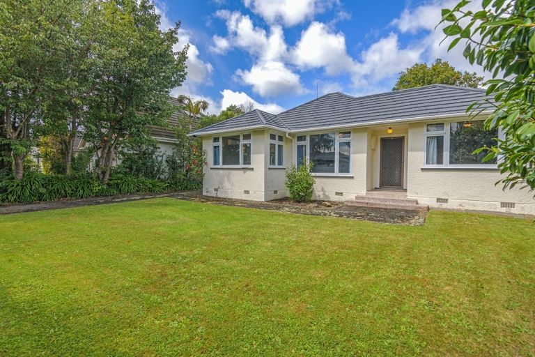 Photo of property in 8 Winston Avenue, Hokowhitu, Palmerston North, 4410
