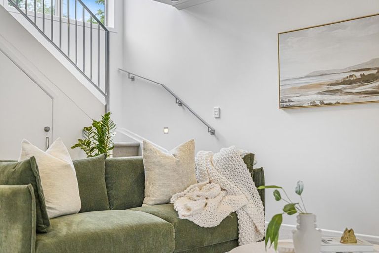 Photo of property in 16 Prestige Place, Castor Bay, Auckland, 0620