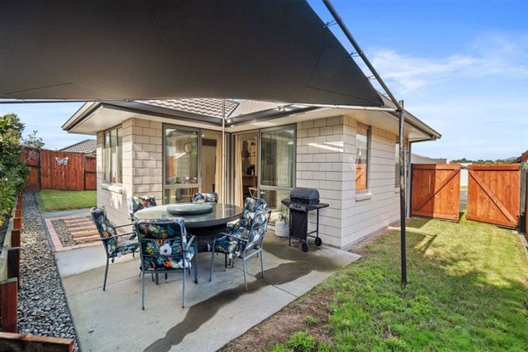 Photo of property in 18 Butterworth Crescent, Papamoa Beach, Papamoa, 3118