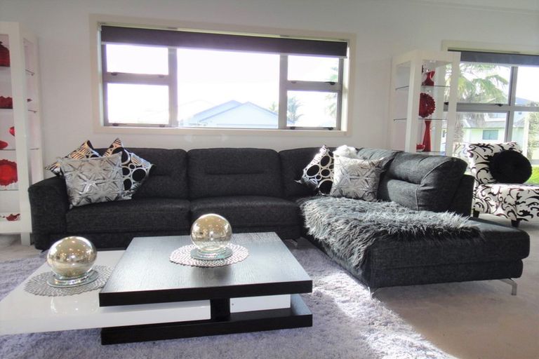 Photo of property in 98 Barbados Way, One Tree Point, 0118