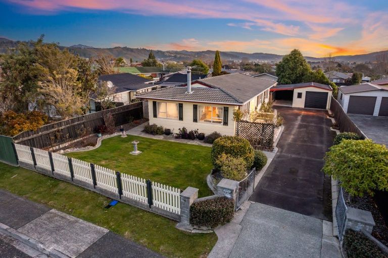 Photo of property in 33 Shanly Street, Brown Owl, Upper Hutt, 5018