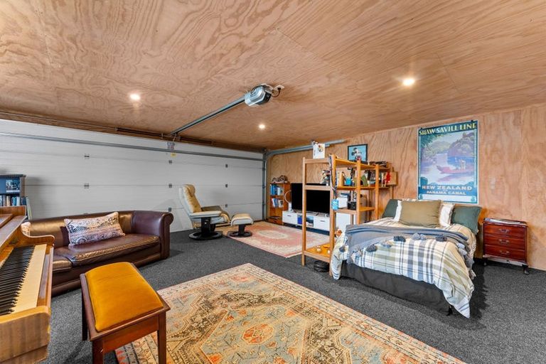 Photo of property in 15 Seaview Road, Castor Bay, Auckland, 0620