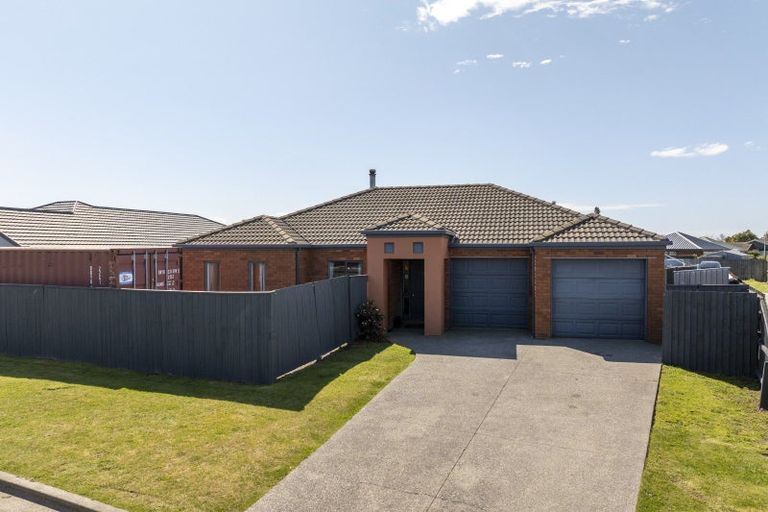 Photo of property in 28 Hawkins Place, Rangiora, 7400