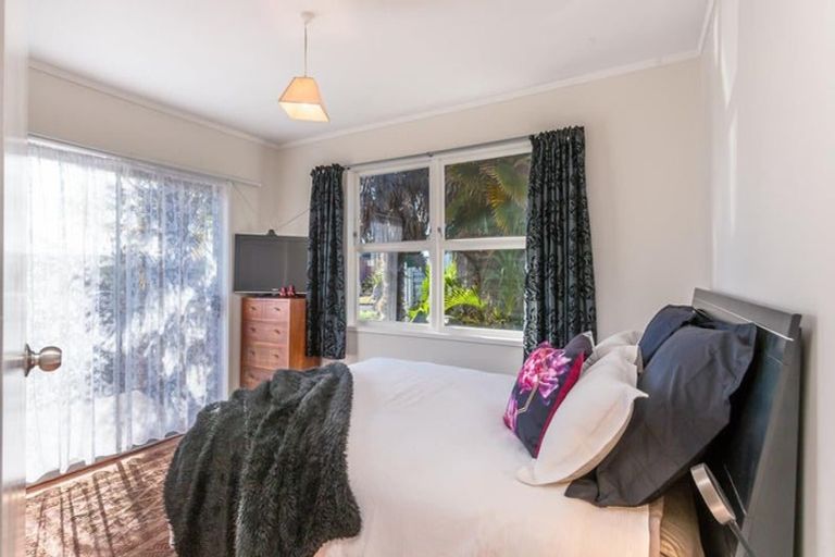 Photo of property in 41 Sunvue Road, Glen Eden, Auckland, 0602