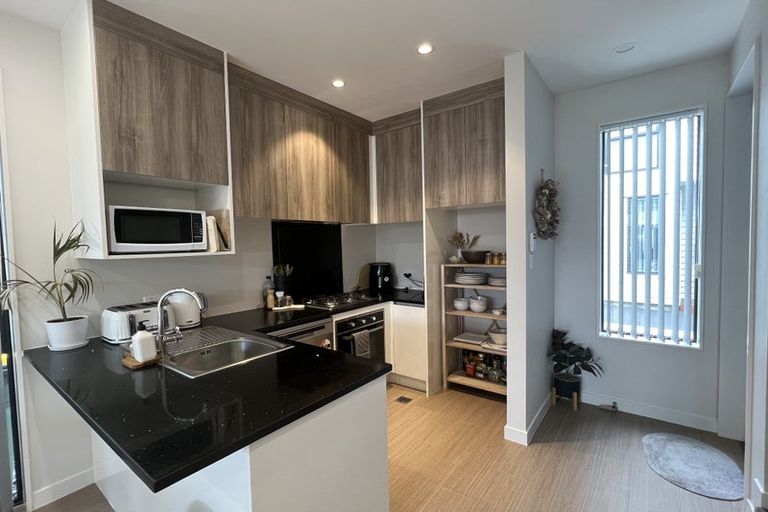 Photo of property in 3/21 Akoranga Drive, Northcote, Auckland, 0627