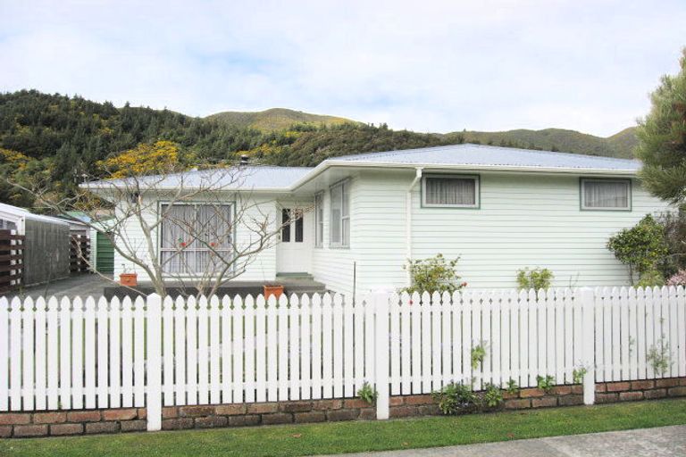 Photo of property in 22 Berkeley Road, Wainuiomata, Lower Hutt, 5014