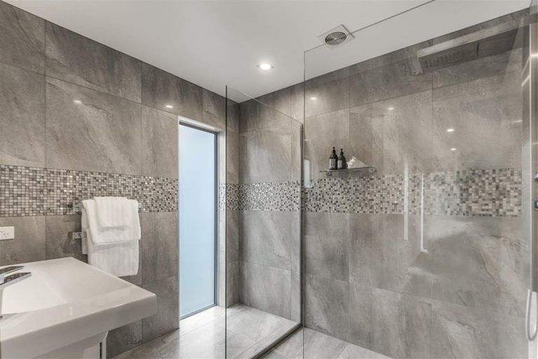 Photo of property in 34 Muritai Road, Milford, Auckland, 0620