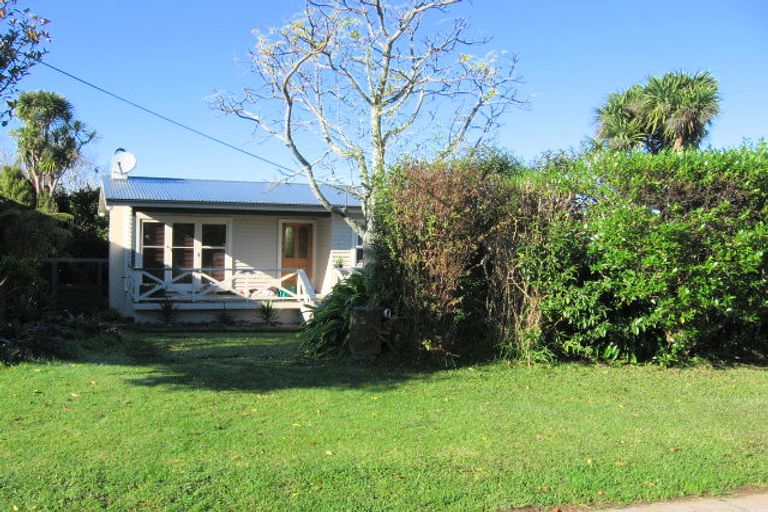 Photo of property in 19 Tiroroa Avenue, Te Atatu South, Auckland, 0610