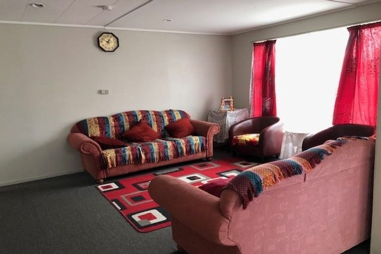 Photo of property in 17 Manuroa Road, Takanini, 2112