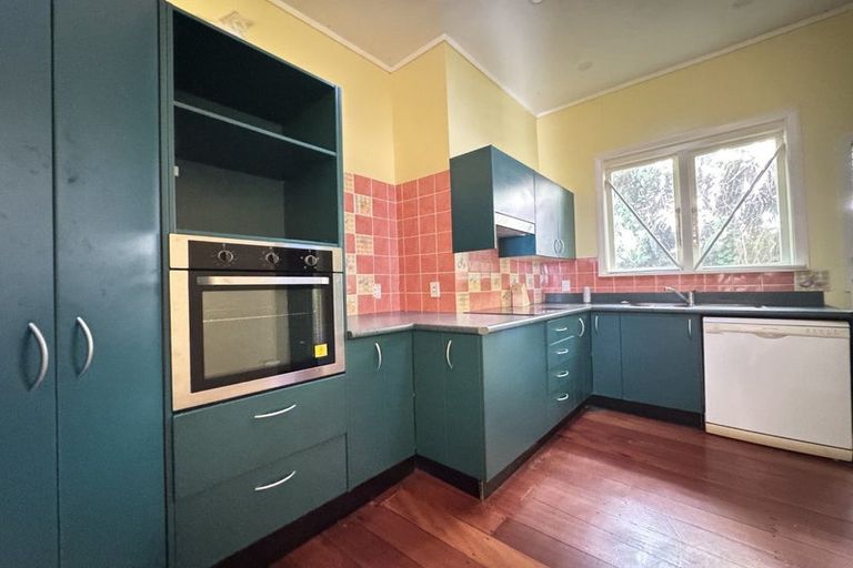 Photo of property in 2/51 Barnard Street, Wadestown, Wellington, 6012