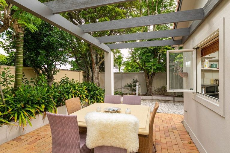 Photo of property in 2/2 Evan Street, Belmont, Auckland, 0622
