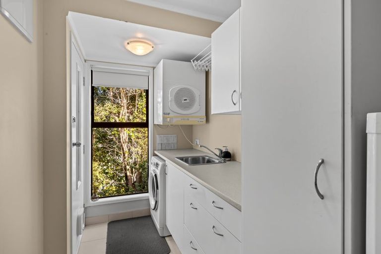 Photo of property in 20 Miraka Place, Birkenhead, Auckland, 0626