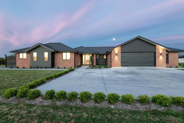 Photo of property in 37 Mike Smith Drive, Cambridge, 3434