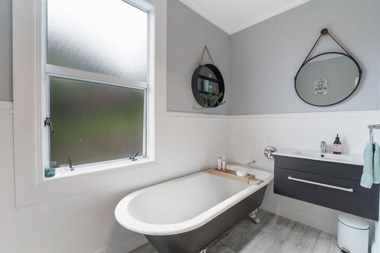 Photo of property in 2 Lambert Way, Paraparaumu, 5032