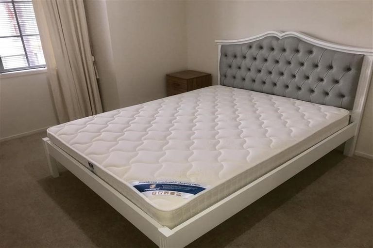 Photo of property in 28 Parkwood Crescent, Gulf Harbour, Whangaparaoa, 0930