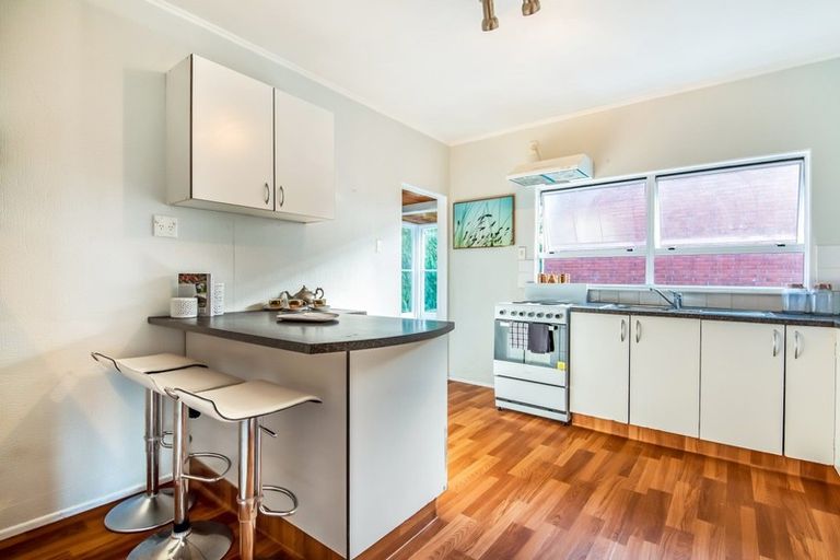 Photo of property in 1/72 Lynwood Road, New Lynn, Auckland, 0600