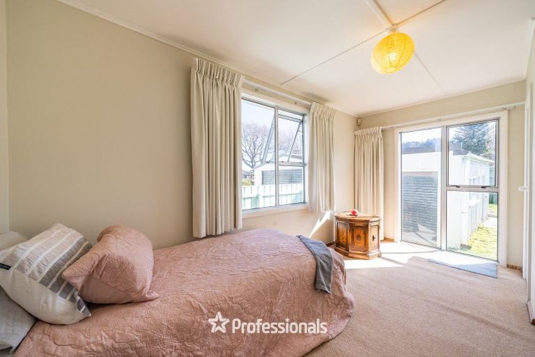 Photo of property in 17 Molesworth Street, Taita, Lower Hutt, 5011
