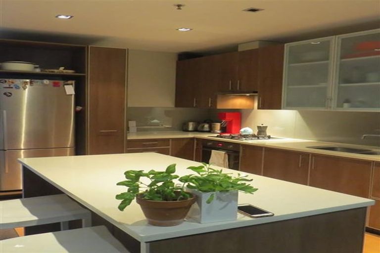 Photo of property in Patent 326 Apartments, 204s/326 Evans Bay Parade, Hataitai, Wellington, 6021