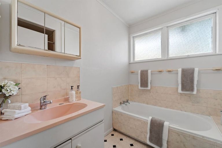 Photo of property in 1/80a Park Rise, Campbells Bay, Auckland, 0630