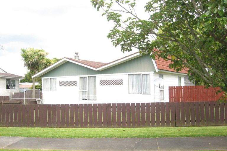 Photo of property in 6 Benton Place, Manurewa, Auckland, 2102