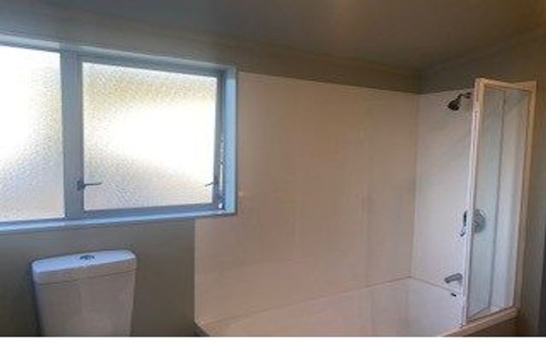 Photo of property in 64e Sheridan Terrace, Johnsonville, Wellington, 6037