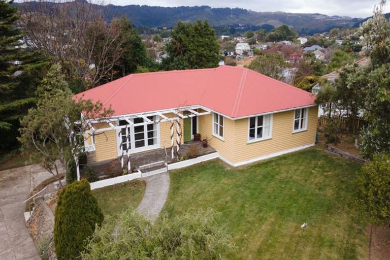 Photo of property in 1 Tainui Terrace, Tawa, Wellington, 5028