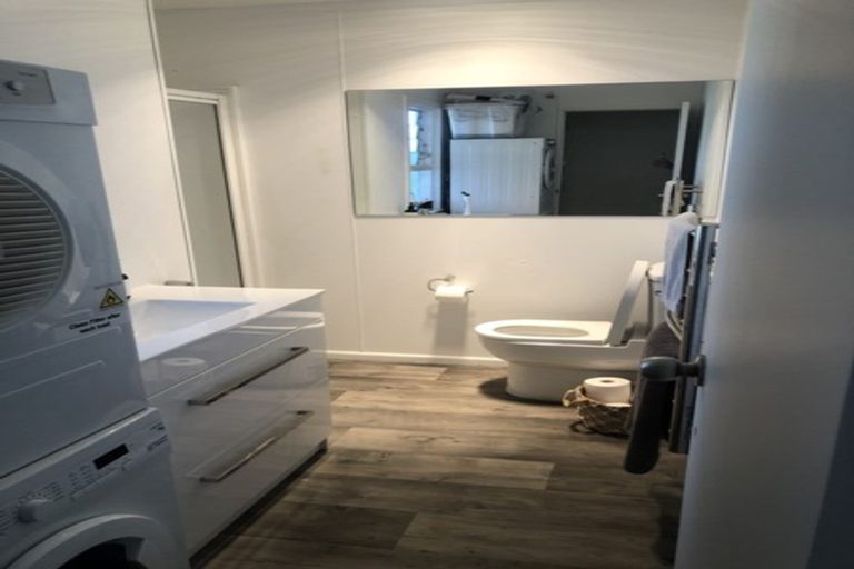 Photo of property in 116 Pupuke Road, Hillcrest, Auckland, 0627