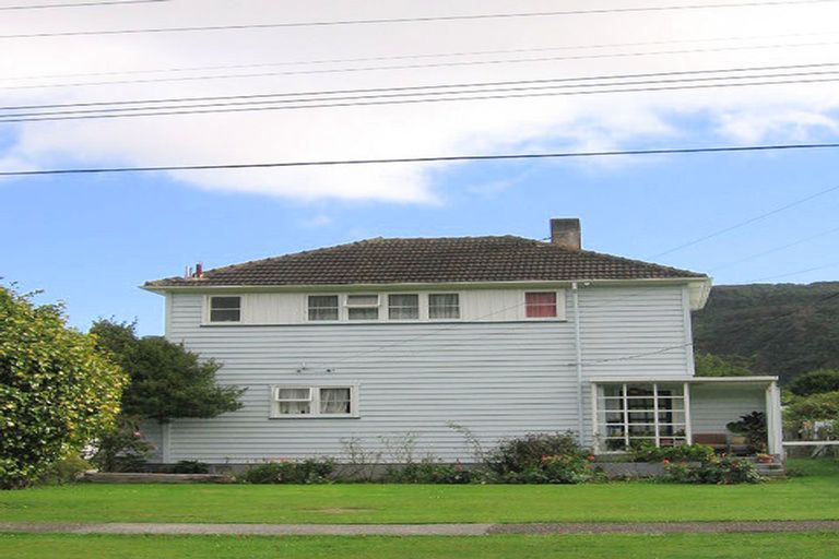 Photo of property in 25 Farmer Crescent, Taita, Lower Hutt, 5011