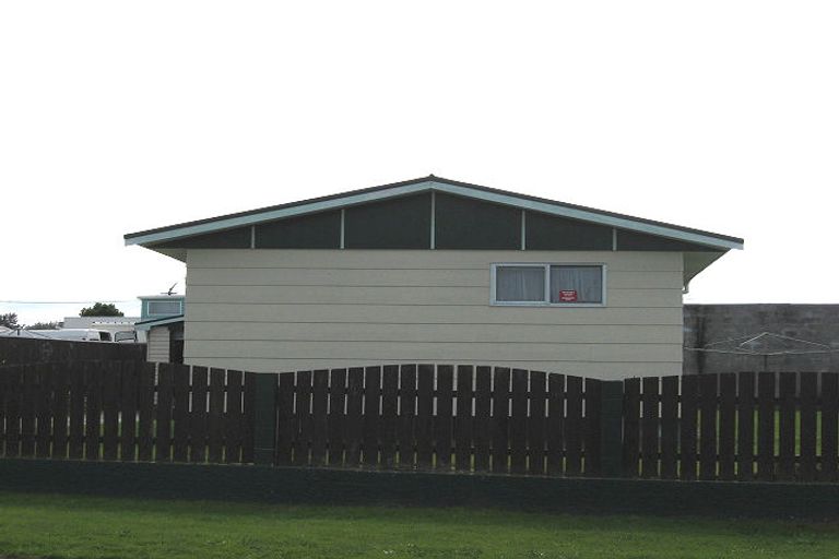 Photo of property in 39 Tongariro Street, Castlecliff, Whanganui, 4501