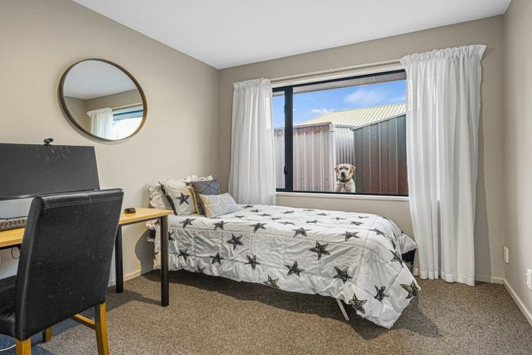 Photo of property in 1 Lowe Place, Rangiora, 7400